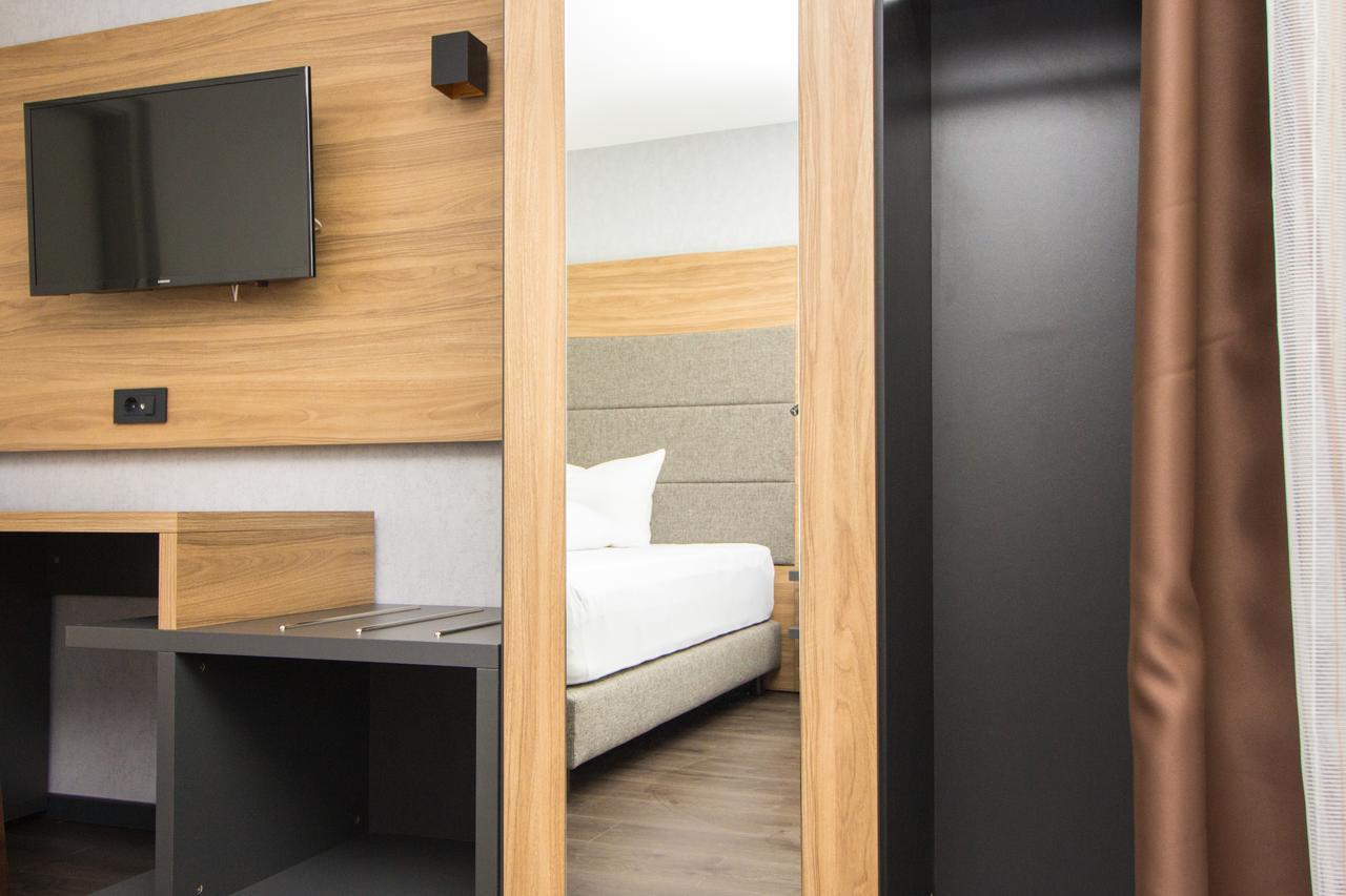 Hotel Am See Тутцинг Екстериор снимка