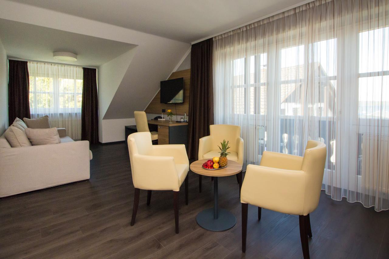 Hotel Am See Тутцинг Екстериор снимка